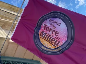 CustomBannersNow.Com - Rectangle Flag