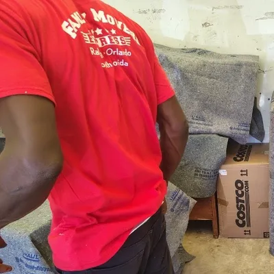 Gildan Adult Heavy Cotton T-Shirt - moving a customer