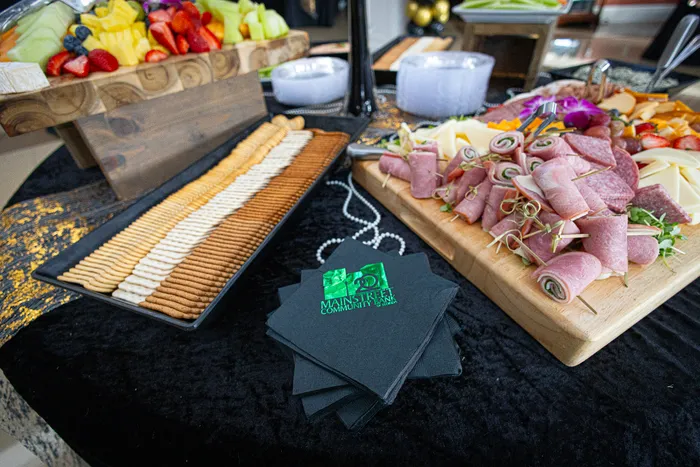 CustomBannersNow.Com - Custom Foil Stamped Beverage Napkin