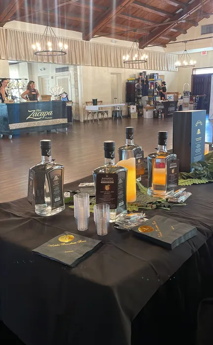 CustomBannersNow.Com - Custom Foil Stamped Beverage Napkin