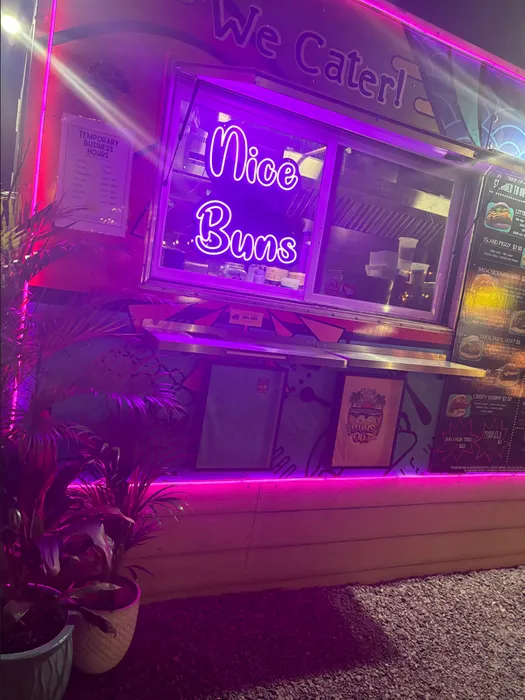 CustomBannersNow.Com - Custom Neon Sign