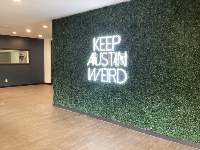 CustomBannersNow.Com - Custom Neon Sign