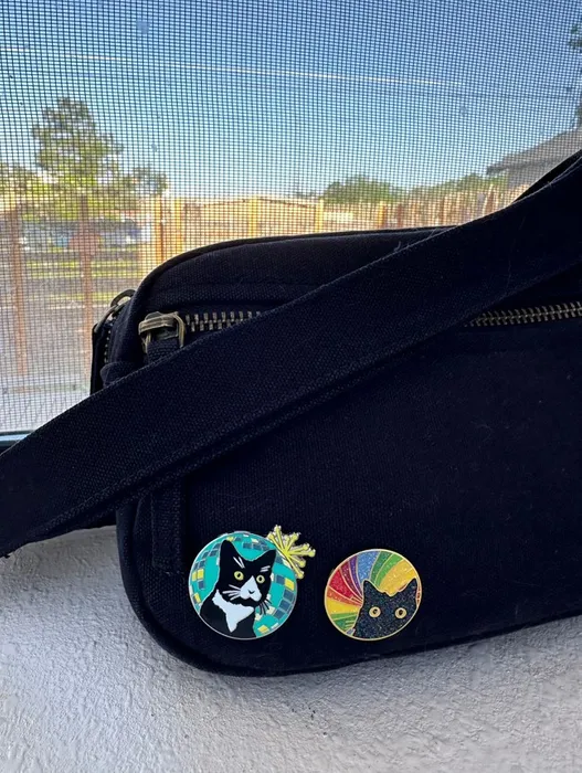 CustomBannersNow.Com - Hard Enamel Pin