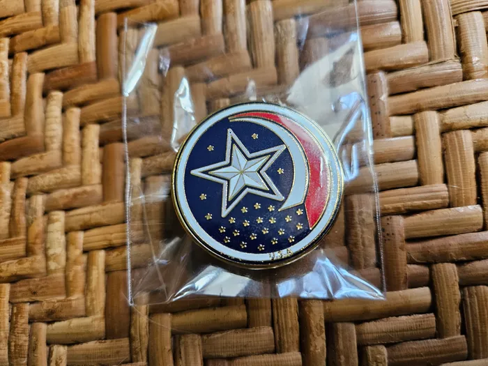 CustomBannersNow.Com - Hard Enamel Pin