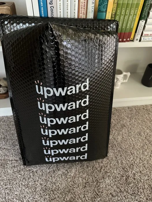 CustomBannersNow.Com - Custom Holographic Bubble Mailer