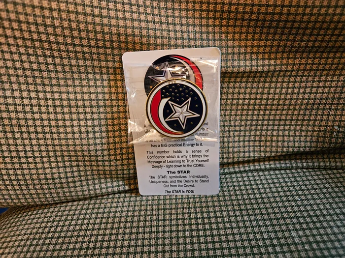 CustomBannersNow.Com - Hard Enamel Pin