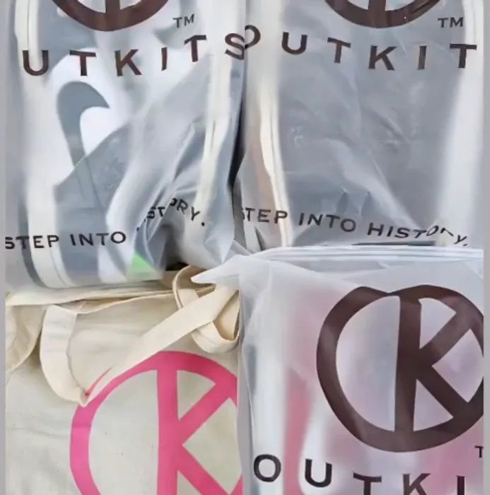 CustomBannersNow.Com - Zipper Frosted Bag