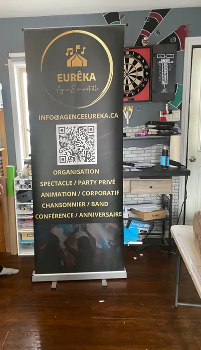 CustomBannersNow.Com - Roll Up Banner Stands