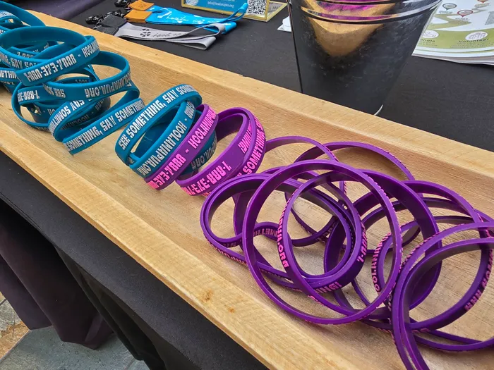 CustomBannersNow.Com - Embossed Printed