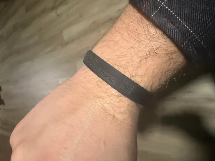 CustomBannersNow.Com - Custom Embossed Wristbands