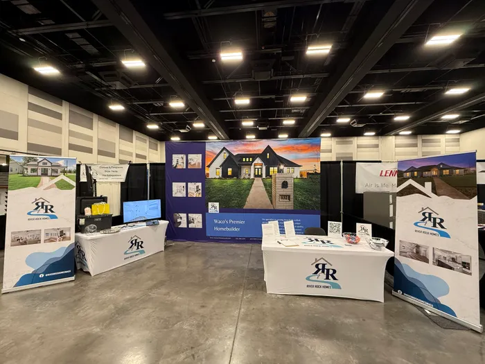 CustomBannersNow.Com - Pop Up Straight Displays