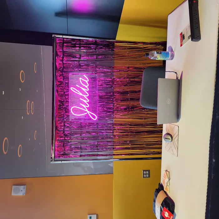 CustomBannersNow.Com - Custom Neon Sign