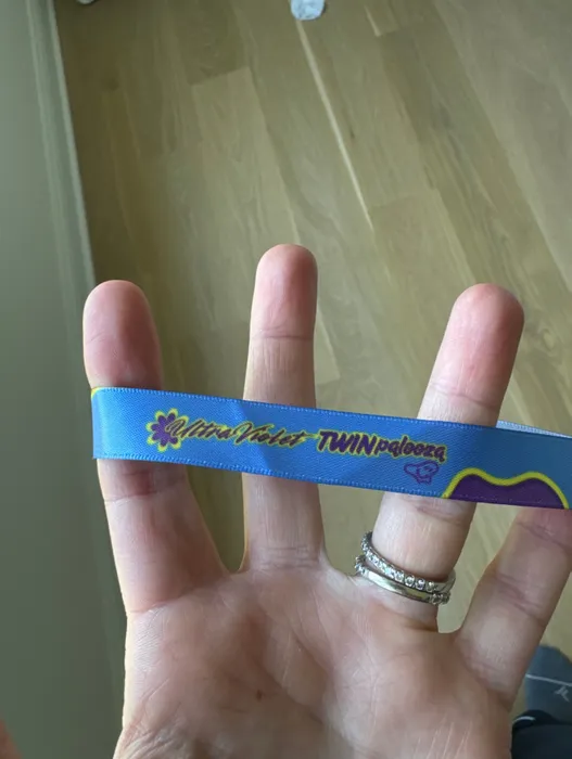 CustomBannersNow.Com - Full Color Satin Cloth Wristbands