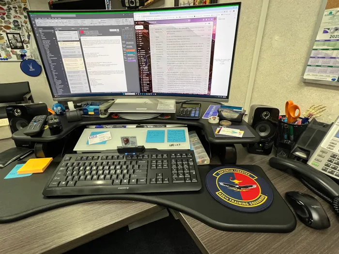 CustomBannersNow.Com - Custom Round Mouse Pad