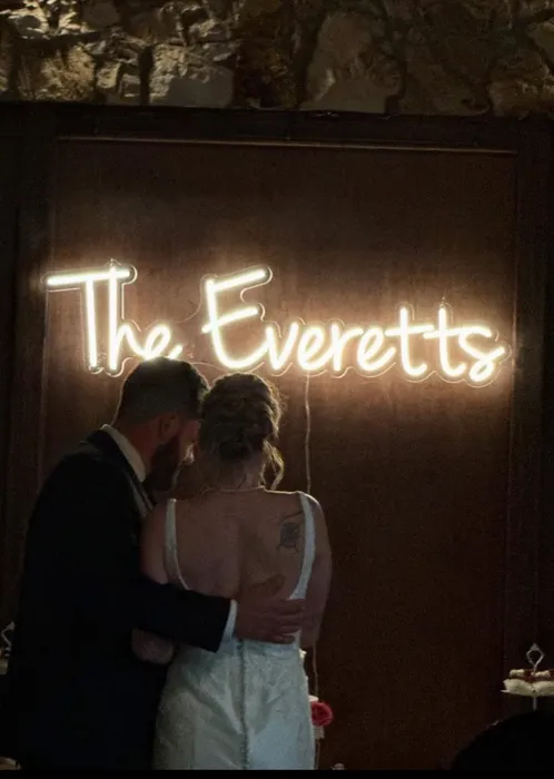 CustomBannersNow.Com - Custom Neon Sign