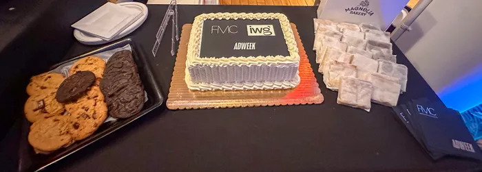 CustomBannersNow.Com - Custom Foil Stamped Beverage Napkin