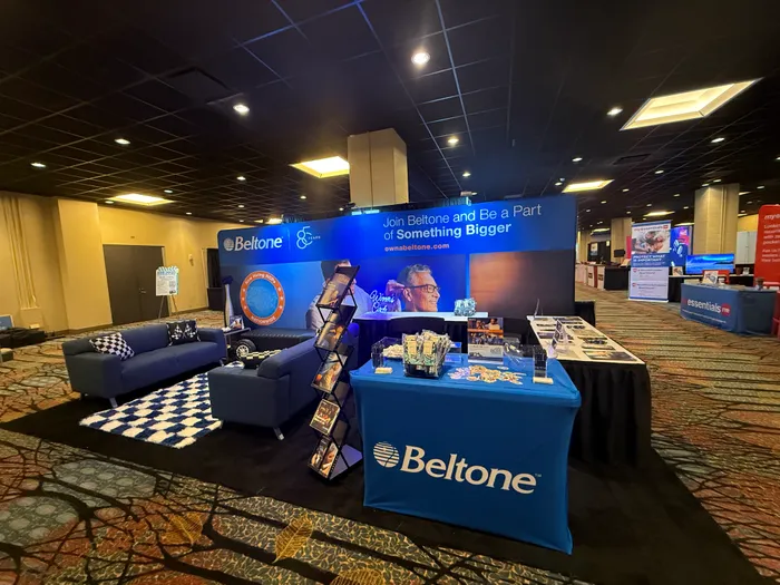 CustomBannersNow.Com - Custom Square Table Covers