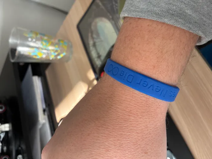 CustomBannersNow.Com - Debossed