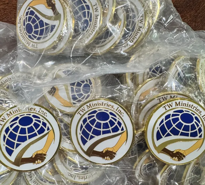 CustomBannersNow.Com - Hard Enamel Pin