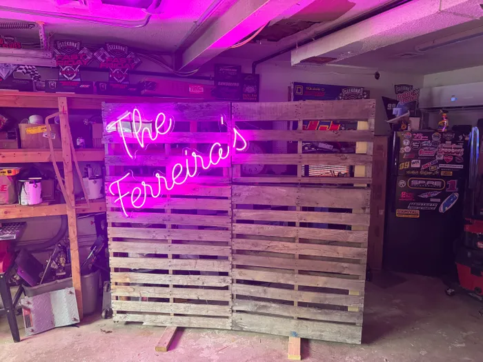 CustomBannersNow.Com - Custom Neon Sign