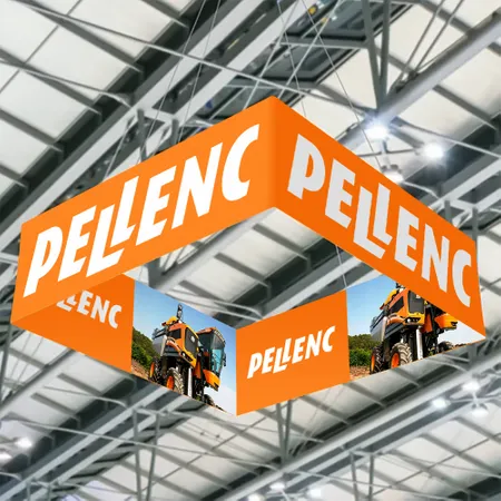Enseigne Suspendue pour Salon Professionnel - Custom Banners Now